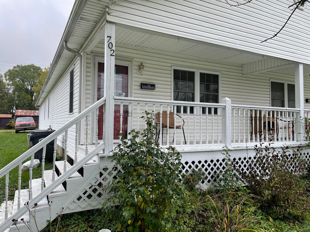 Photo - 702 W Adams St
