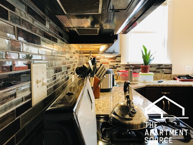 Photo - 1622 N Fairfield Ave Unit 1R