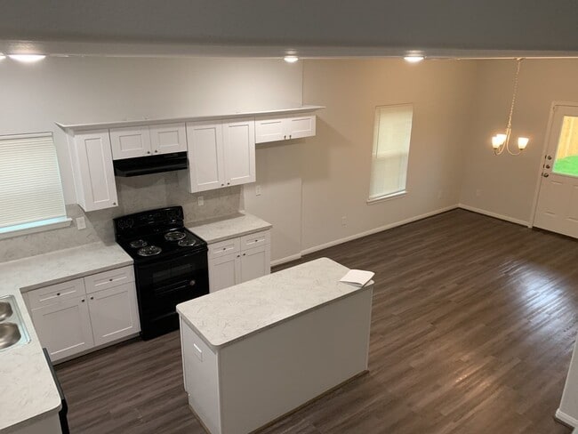 Building Photo - 7522 E Maxroy St Rental