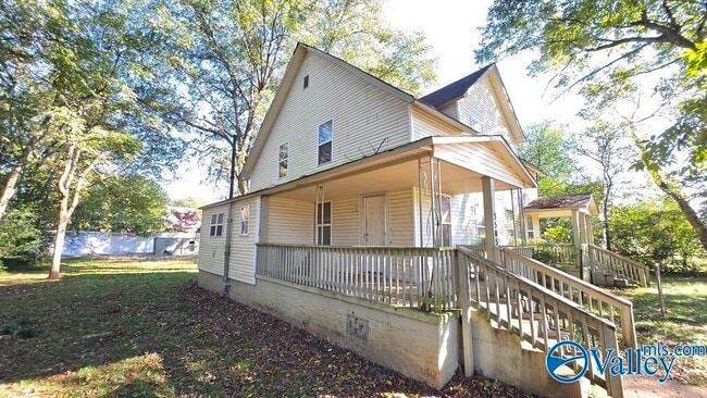 Building Photo - 3505 Bradley St SW