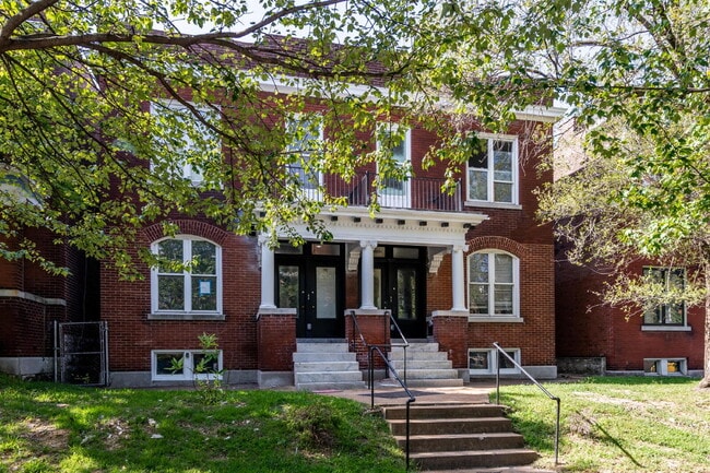 Photo - "Spacious Urban Living: Charming 2-Bedroom Retreat in St. Louis City - 1287 Sq Ft of Comfort!"  C...