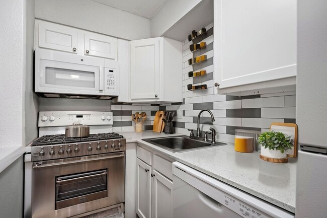 Photo - The Atrium - Beautiful Remodeled Apartments