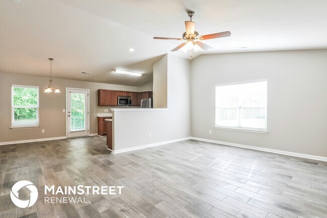 Photo - 4736 Queen Pierrette St