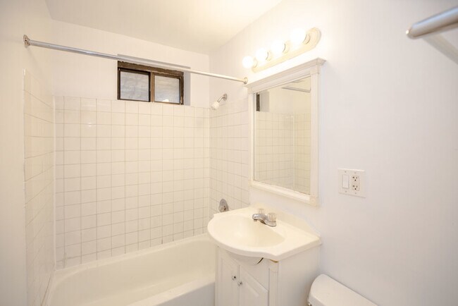 Photo - 1430 N Dearborn Pkwy Unit 312