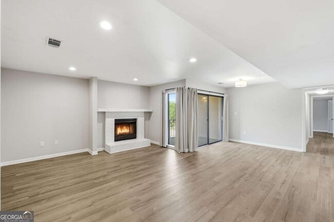 Photo - 605 Candler St Unit B13