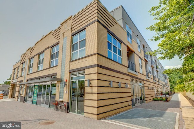Building Photo - 1800 Mt Vernon Ave Unit 215 Rental