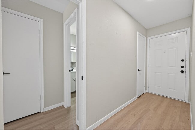 Photo - 427 Hollyvale Dr Unidad 12