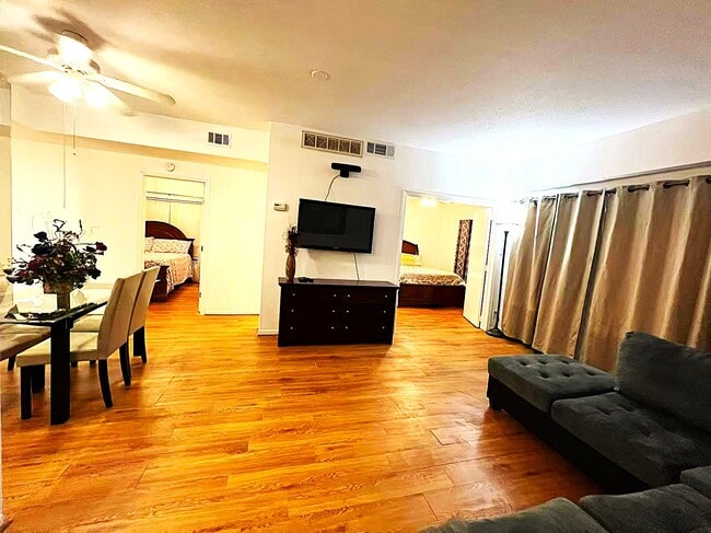 Photo - 2207 S Braeswood Blvd