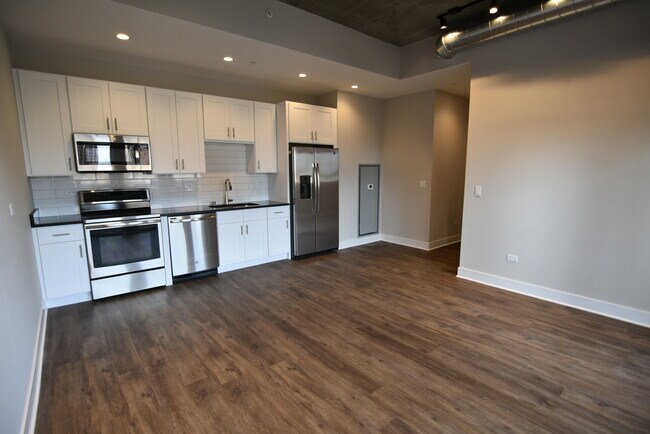 Photo - 3833 N Broadway Unit 414