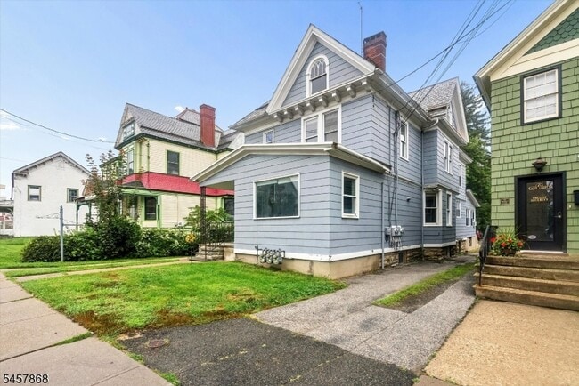 81 Main St