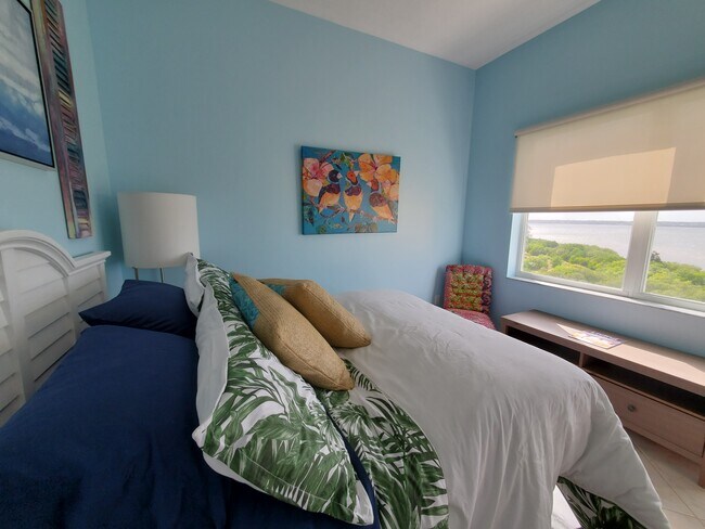 Master Bedroom (adjustable bed) - 2625 Terra Ceia Bay Blvd Unidad 804