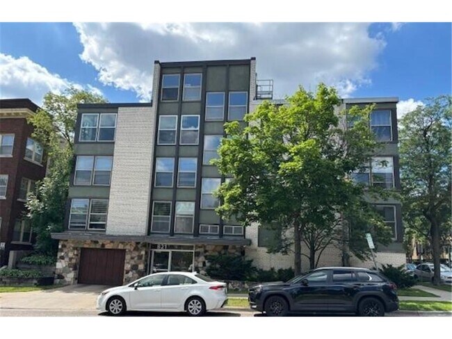 Building Photo - 821 Douglas Ave Unit 105 Rental
