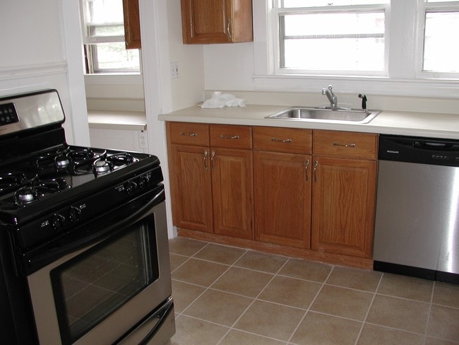 Building Photo - 13 Higgins St Unit 1 Rental