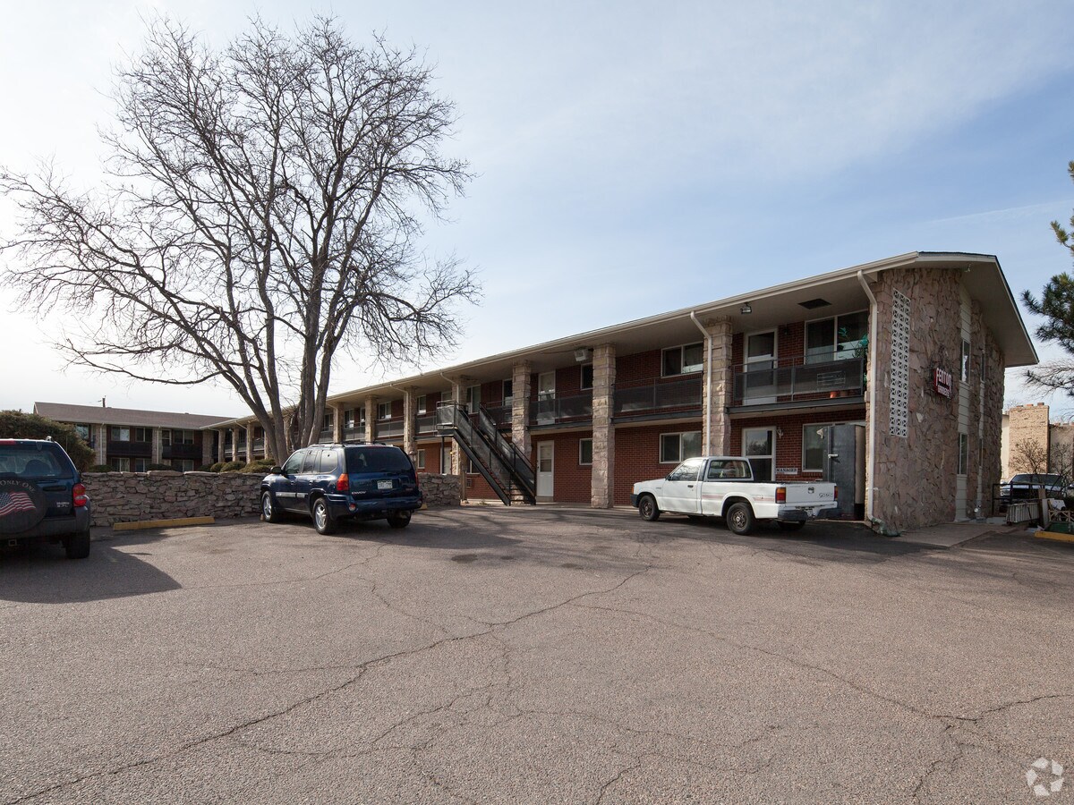Exterior - Fenton Garden Apartments