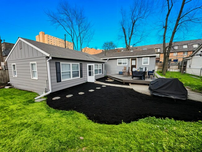 Photo - Tiehen Realty - Booth Unit 3906 Booth