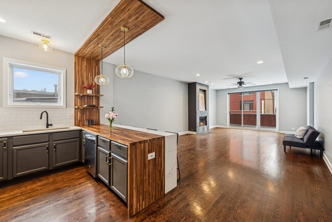 Photo - 1610 W Grand Ave Unit 2C