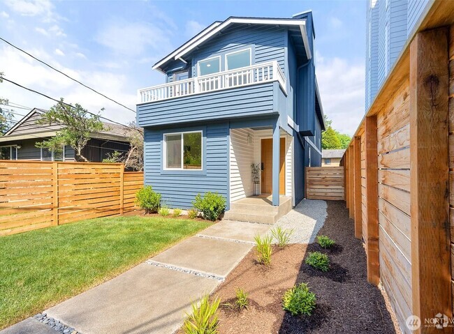 Building Photo - 9526 Interlake Ave N Rental