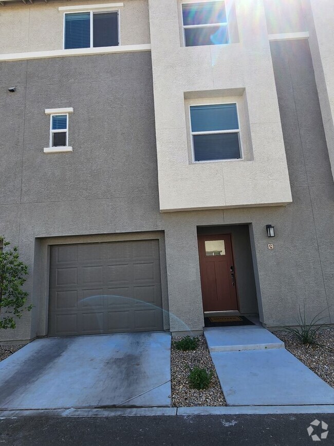 Building Photo - Modern Comfort Meets Vegas Vibes! – Utilit... Rental