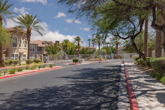 Building Photo - Ground floor one bedroom in luxury gated S... Rental