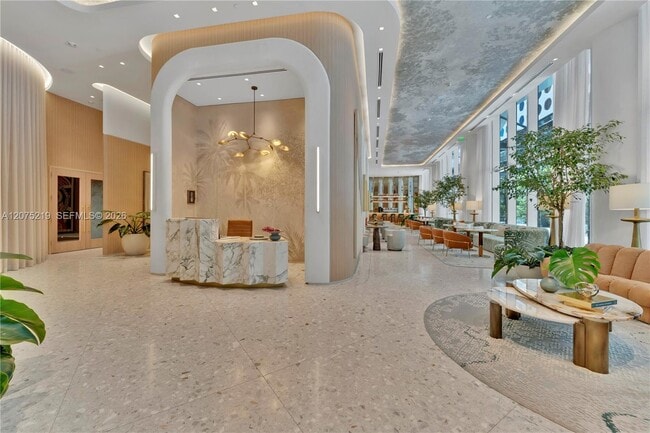 Photo - 77 SE 5th St Unidad 2115