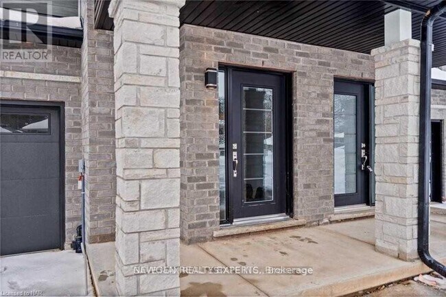 Photo - 4855 Pettit Ave