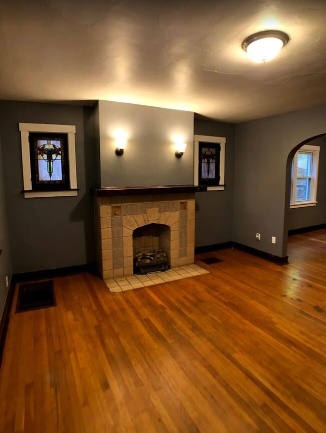 Photo - 121 E Meyers St