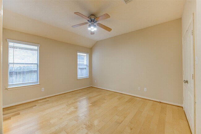 Photo - 21319 Pennshore Ln