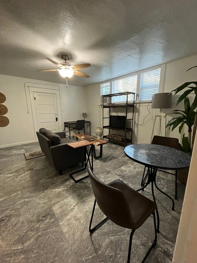 Photo - 856 E Carter St Unit 5