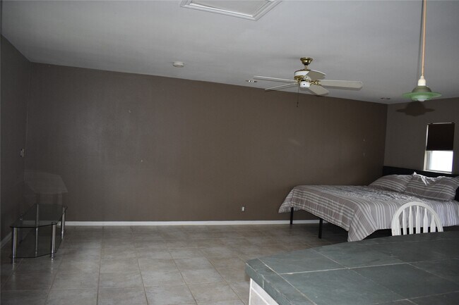 Photo - 4521 Maple St