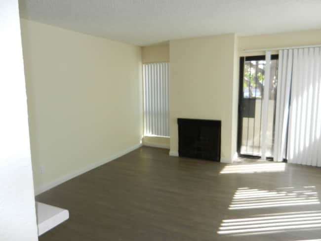 Photo - 4453 Woodman Ave