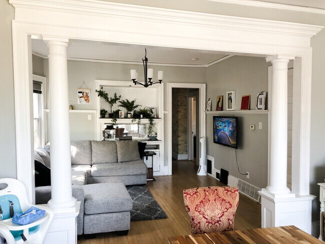 Photo - 519 E Lloyd St Unit Upper