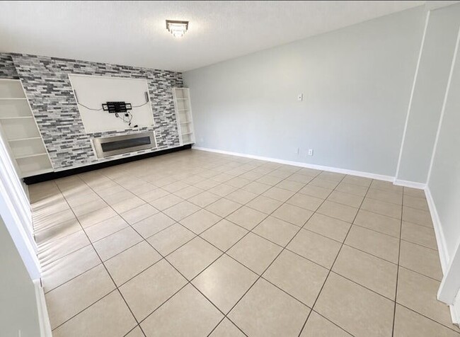 4039 Palm Bay Cir