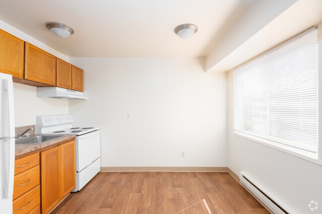 Studio, 1BA - 440SF