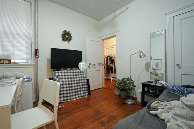 Photo - 1848 Commonwealth Ave Unidad 6