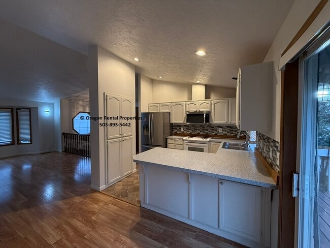 Photo - 12802 SE Main St