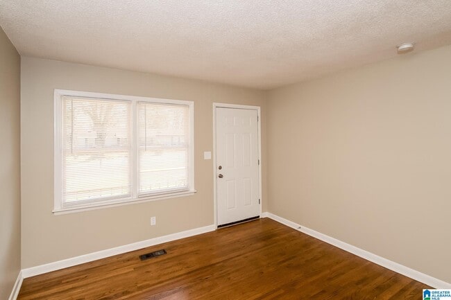 Photo - 448 Sunhill Rd NW