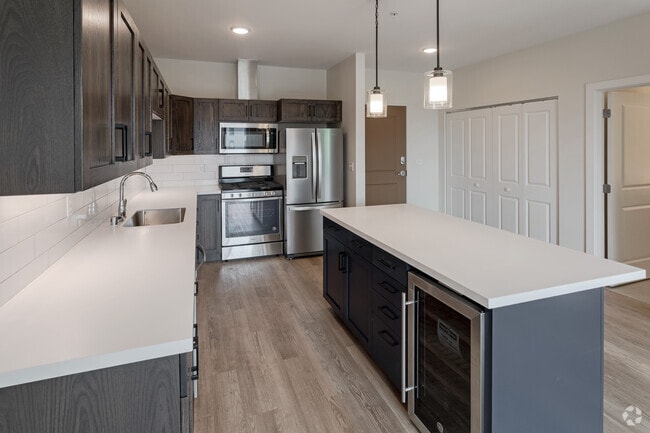 1BR, 1BA - 589 SF