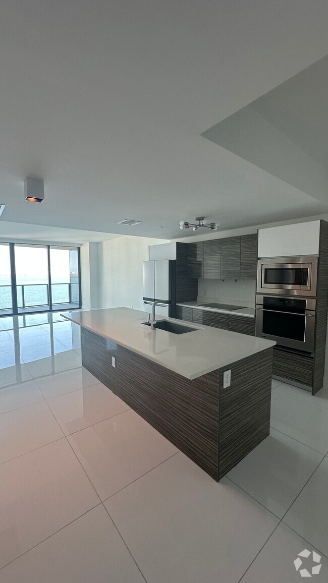 Building Photo - 808 Brickell Key Dr Rental