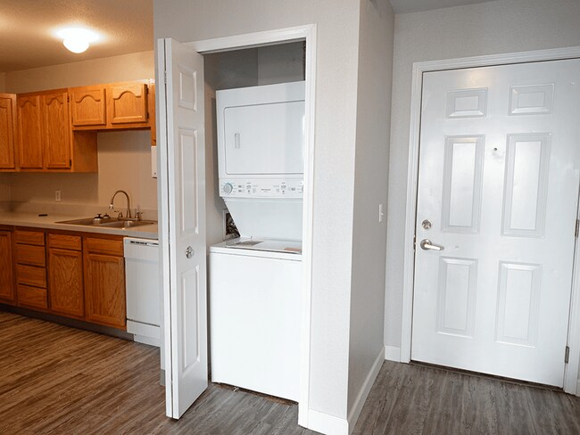 In-Unit Washer and Dryer in Select Homes! - Emerald Creek Apartments