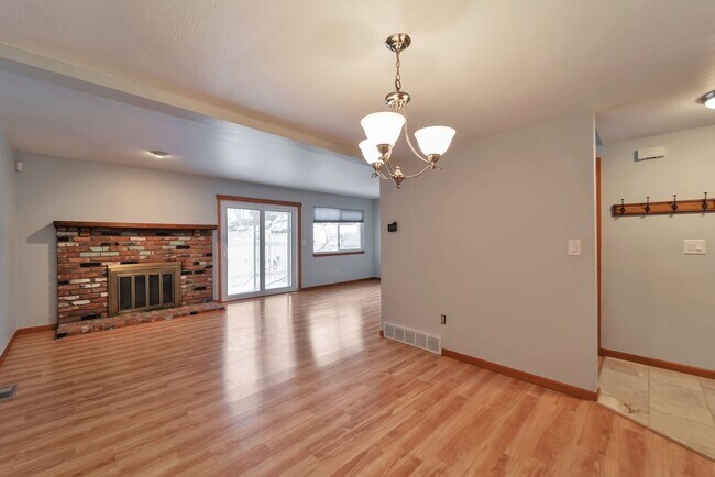 Photo - Fantastic 4 Bed 3.5 Bath in Aurora!