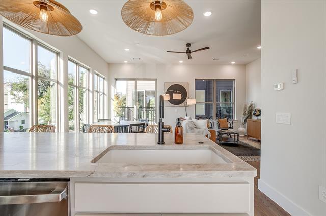 Building Photo - 2824 Weisenberger St Unit 102