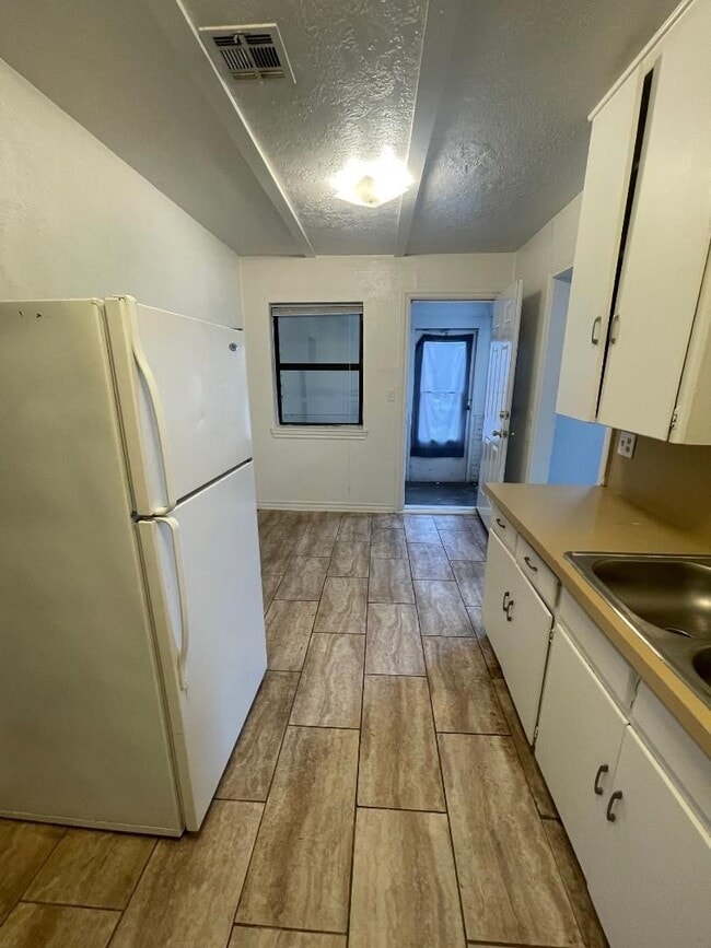 Photo - 2 BED 1 BATH DUPLEX FOR LEASE