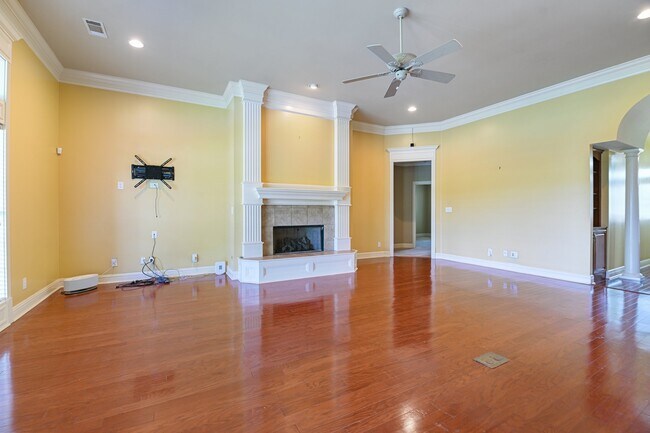 Photo - 8318 Chadburn Way