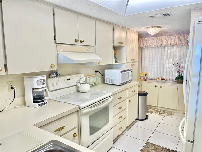 Photo - 4550 Bay Blvd