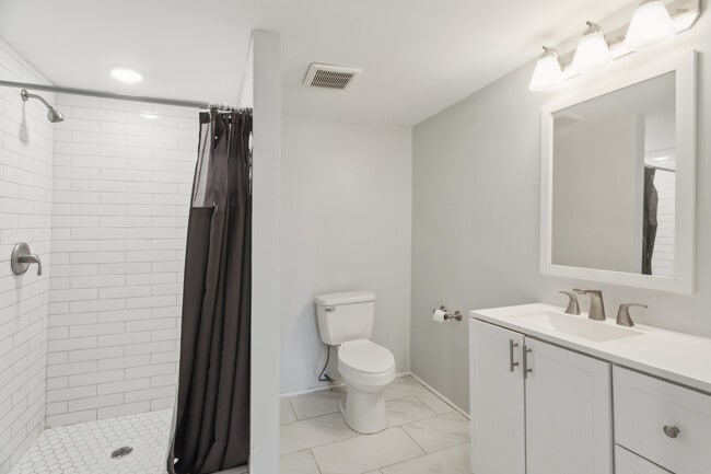502 W 48th St Unit B