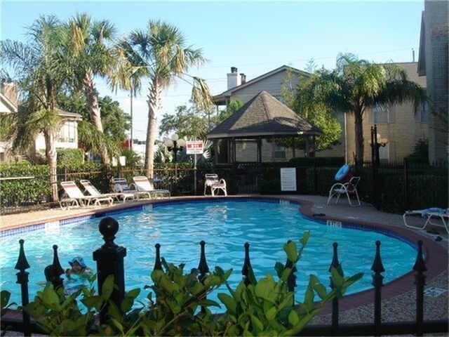 Building Photo - 2121 Hepburn St Unit 1102