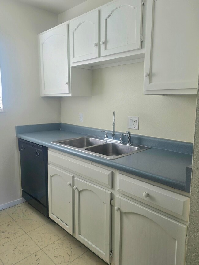 Photo - 3150 Lakeside Dr Unit 303