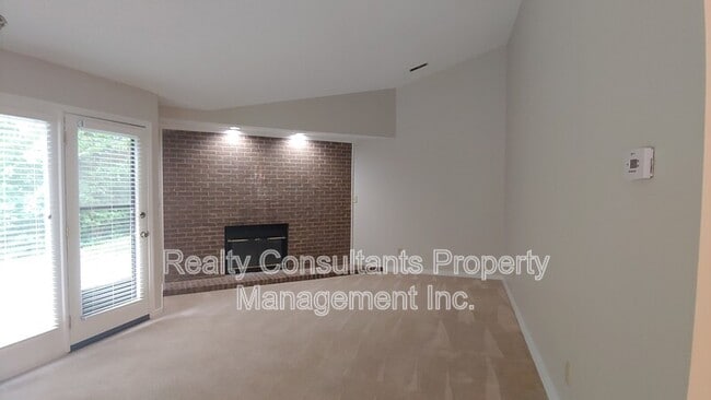 Photo - 306-F N Lindell Rd