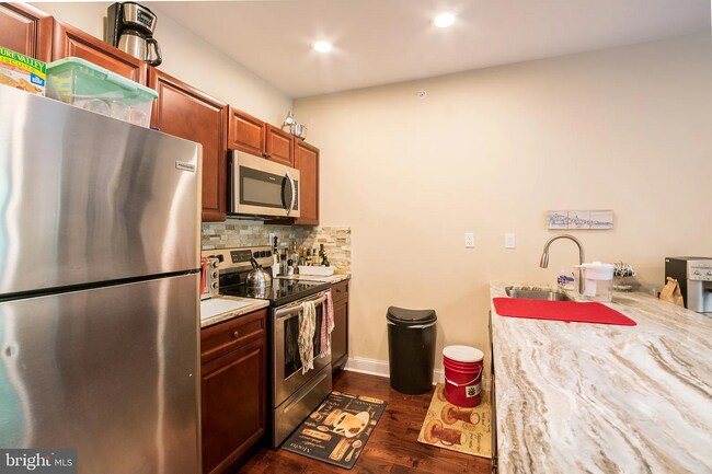 Photo - 4633 Walnut St