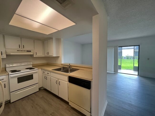 Photo - 1035 June Dr